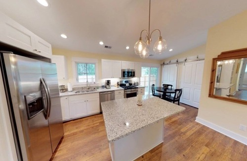 Historic District Condominio | Captain's Secret - Beautiful Home in Downtown Beaufort by RedAwning