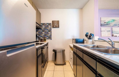 La Pared Apartamento | Captain’s Beachfront Pool and Parking