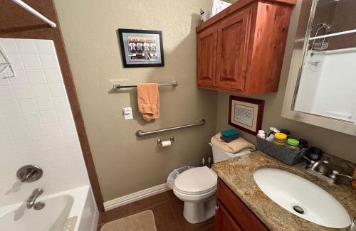 Graham Casa | Captains Cabin on Lake