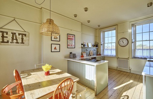 Donaghadee Cabaña | CAPTAINS COTTAGE, family friendly, with a garden in Donaghadee