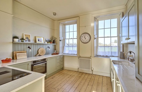 Donaghadee Cabaña | CAPTAINS COTTAGE, family friendly, with a garden in Donaghadee