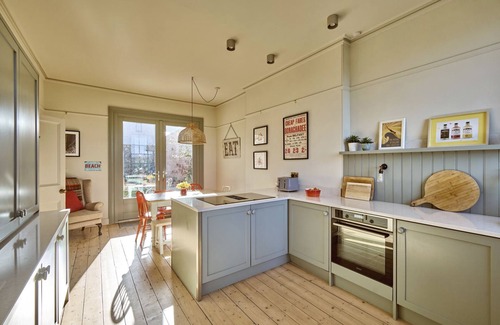 Donaghadee Cabaña | CAPTAINS COTTAGE, family friendly, with a garden in Donaghadee