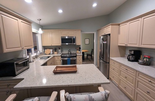 Langley Casa | Captains Quarters - 4 bdrm, newly remodeled - walk to the beach