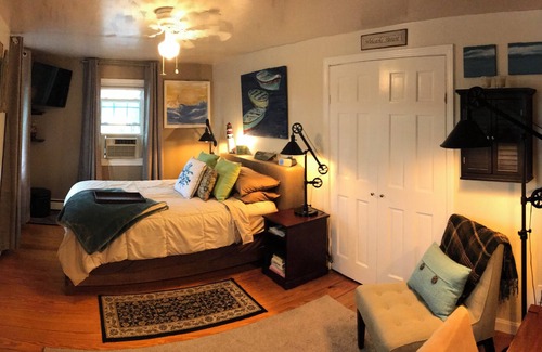 Lynn Cama Y Desayuno | Captains quarters on the lake in lynn