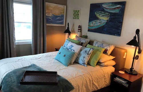 Lynn Cama Y Desayuno | Captains quarters on the lake in lynn
