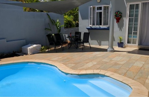 Flic-en-Flac Apartamento | Captains Quarters Poolside Villa
