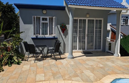 Flic-en-Flac Apartamento | Captains Quarters Poolside Villa