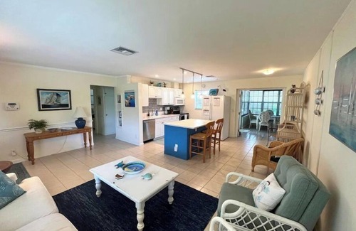 Florida North Atlantic Coast Casa | Captains Retreat...An oasis with lush coastal landscaping awaits!