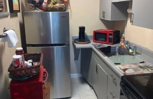Southside Apartamento | Captin' Joe's Tropical Palm Beach Hot Tub Hideaway