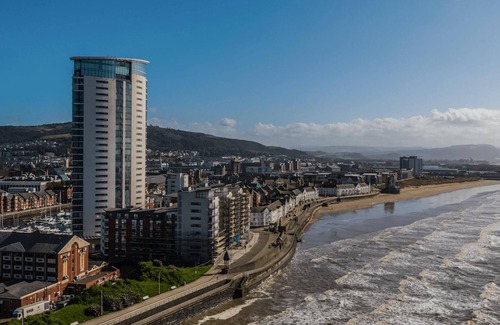 Castle Apartamento | Captivating 1-bed Apartment in Swansea