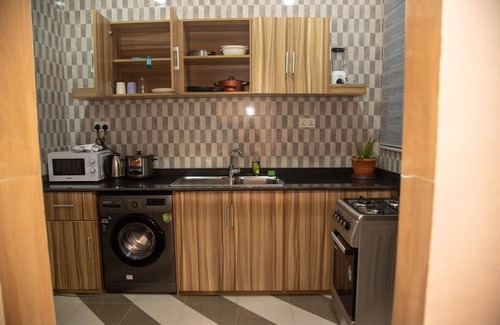 Tema Apartamento | Captivating 1-bed Apartment in Tema, com 25