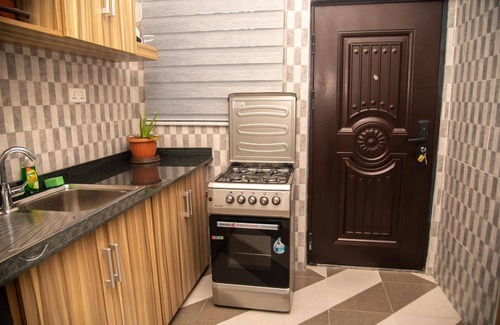 Tema Apartamento | Captivating 1-bed Apartment in Tema, com 25