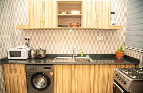 Tema Apartamento | Captivating 1-bed Apartment in Tema, com 25