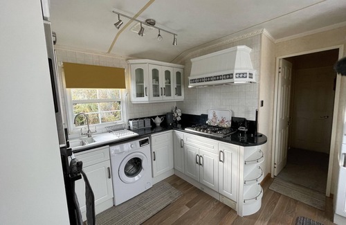 Caergeiliog Chalet De Esquí | Captivating 2-Bed Static Caravan on Private land