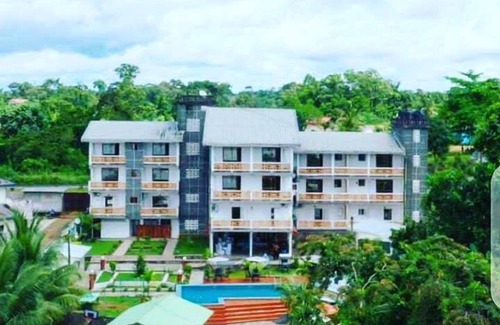Dja-et-Lobo Apartamento | Captivating 3-Bed Apartment in Kribi
