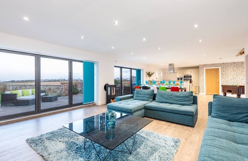 Lincoln Cabina | Captivating 4-bed House in Lincoln