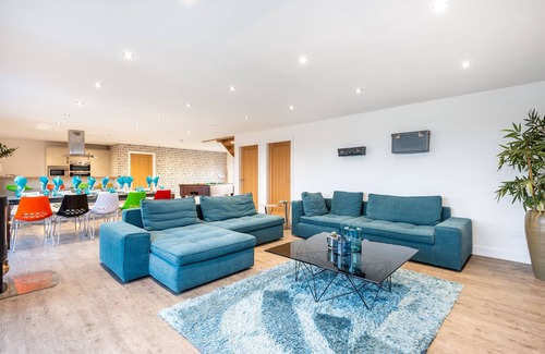 Lincoln Cabina | Captivating 4-bed House in Lincoln
