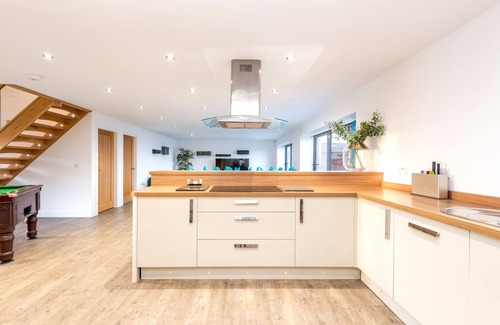 Lincoln Cabina | Captivating 4-bed House in Lincoln