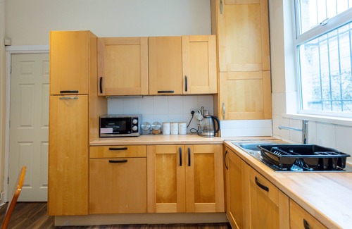Liverpool Casa | Captivating 5-bed House in Liverpool With Parking