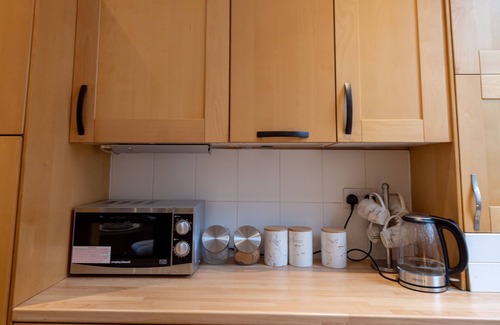 Liverpool Casa | Captivating 5-bed House in Liverpool With Parking