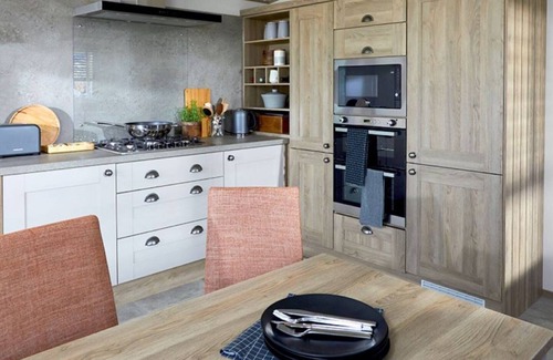 South Cerney Casa | Captivating Bluebell Lodge 2-bed Cotswolds Caravan