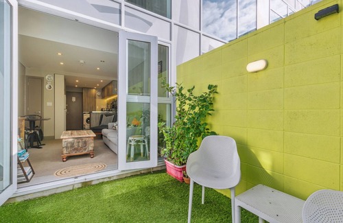 Wellington Cabaña | Captivating Canvas - Wellington Central Apartment