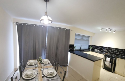 Newcastle-upon-Tyne Casa | Captivating 3-bed House in Newcastle Upon Tyne
