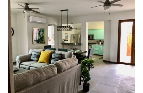 Nopolo Casa | CAPTIVATING, SPACIOUS, MODERN DECORATION, NEW FURNITURE, MOUNTAINS VIEWS. AVIVA