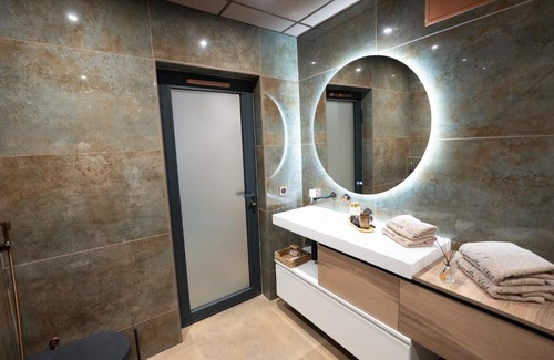 Saint-Etienne Cama Y Desayuno | CARACALLA PRIVE - Chambres d'hôtes avec Piscine, Jaccuzi et Hammam privatifs
