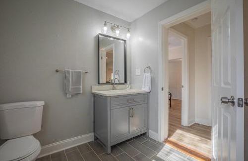 Athens Casa | Caras Cottage - 2 miles from Sanford Stadium