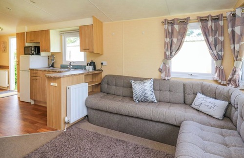 Ludchurch Cabaña | CARAVAN 2 AT BLACKMOOR FARM, pet friendly, with a garden in Tenby
