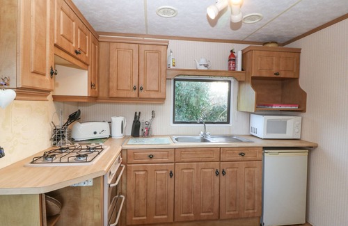Bwlchtocyn Cabaña | CARAVAN AT CARTREF, family friendly, with a garden in Abersoch