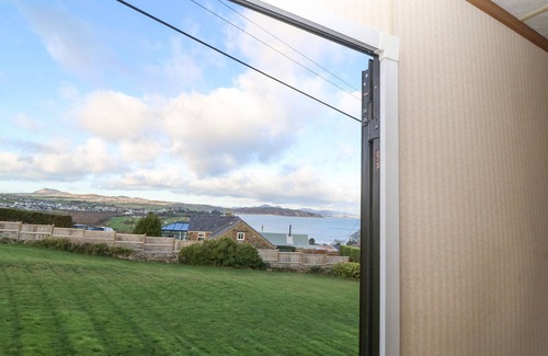 Bwlchtocyn Cabaña | CARAVAN AT CARTREF, family friendly, with a garden in Abersoch