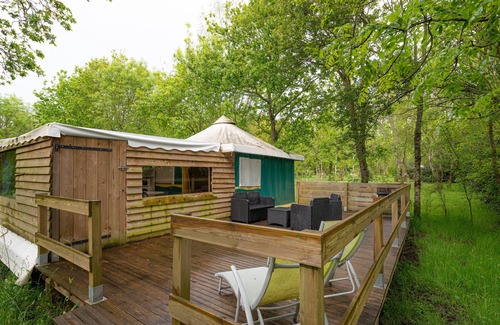 Saint-Gildas-de-Rhuys Alquiler De RV | Caravan 'Bungalow Toile Au Calme' with Private Terrace
