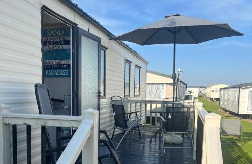 Dymchurch Casa | Caravan Beach Park - Sleeps 8 Parking & Pool