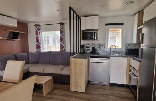 Canet-Plage Alquiler De RV | Caravana 'Cosy Vue Sur L'étang' con vistas al mar, piscina compartida y aire acondicionado