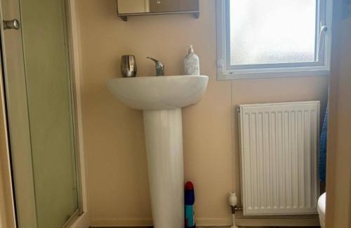 Holcot Casa | Caravan in Holcot - Sleeps 6 - Pet Friendly