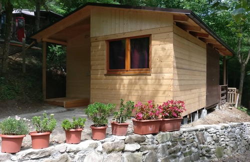 Palazzuolo sul Senio Alquiler De RV | Caravana "Le Sorgenti - Chalet 42" con vistas a la montaña y jardín privado
