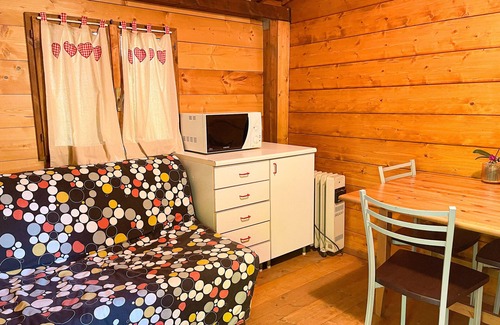 Palazzuolo sul Senio Alquiler De RV | Caravana "Le Sorgenti - Chalet 57" con vistas a la montaña y jardín privado