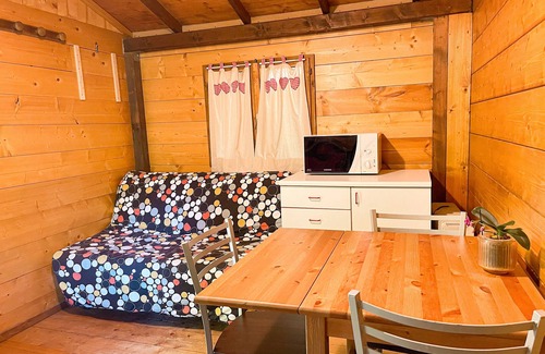 Palazzuolo sul Senio Alquiler De RV | Caravana "Le Sorgenti - Chalet 57" con vistas a la montaña y jardín privado