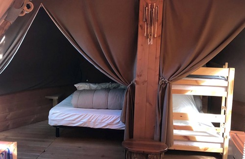 Gravieres Alquiler De RV | Caravan 'Le Tipi La Châtaigneraie' with Private Terrace