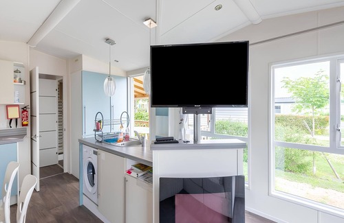 Coulanges Alquiler De RV | Caravan 'Mobil-home Excellence - 3 Chambres' with Shared Pool, Wi-Fi and Air Conditioning