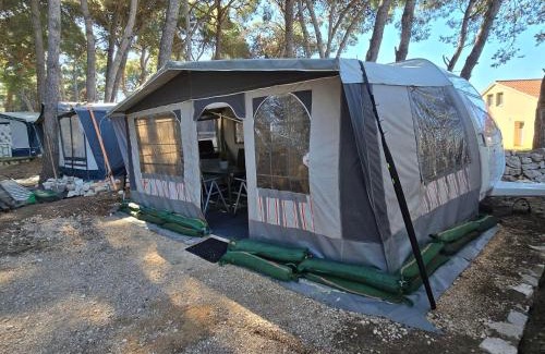 Susica Otro | Caravan near the sea