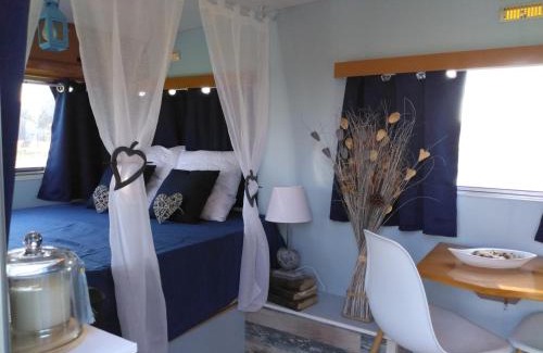 Lapalisse Otro | Caravane romantique " La Seventies" avec jacuzzi privatif