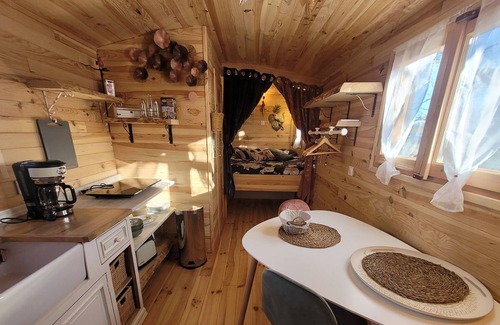 Uzes Chalet De Esquí | Caravans & SPA of the Pont des Charrettes