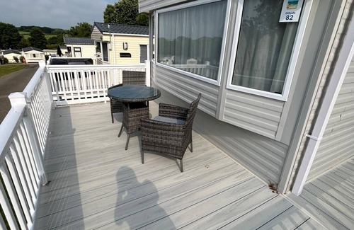 Newquay Cabina | Caravansleeps4-beachfront-garden-patio