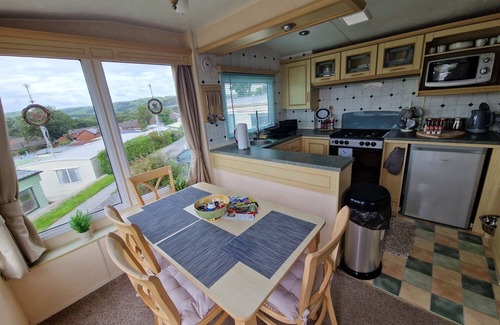 Penparcau Chalet De Esquí | CaravanSleeps6-Parking-Pool-Mountain-PetsOk
