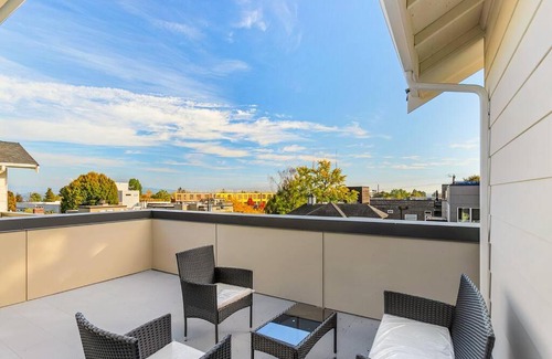 Capitol Hill Apartamento | Caraxes's Blood Wyrm Lair