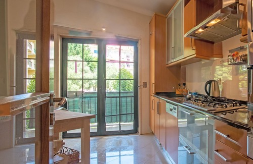 Lombos Apartamento | CARCAVELOS BEACH 2. A wonderful 2 bedroom