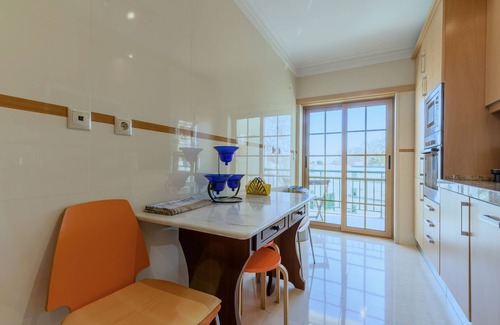 Carcavelos Apartamento | CARCAVELOS BEACH. A wonderful 2 bedroom apartment